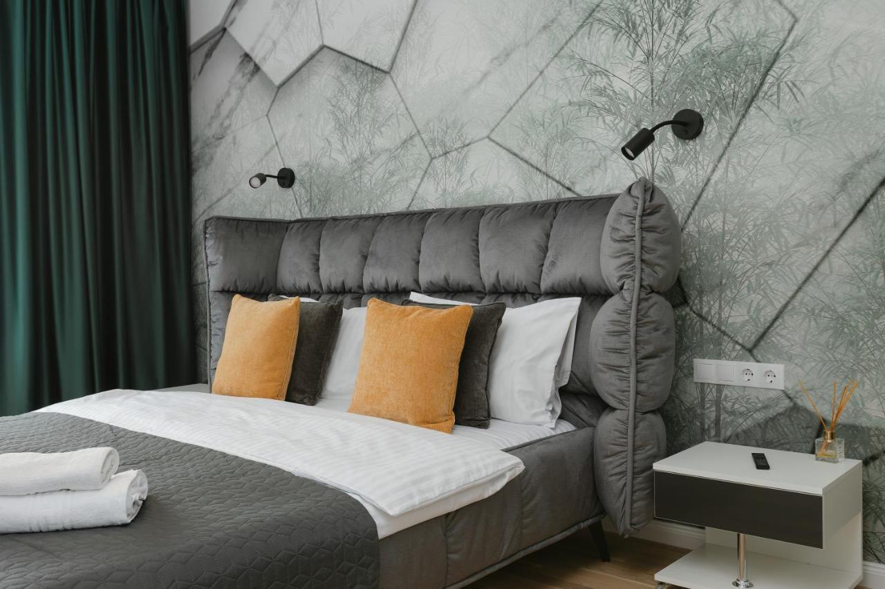 The Forest - Luxe Central Apt With Free Secured Parking Brasov Exterior photo