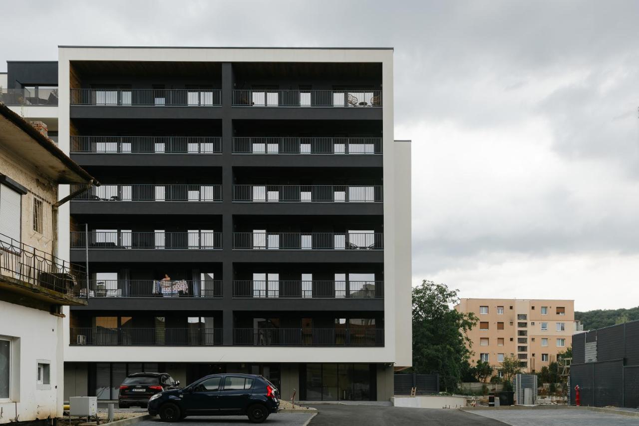 The Forest - Luxe Central Apt With Free Secured Parking Brasov Exterior photo